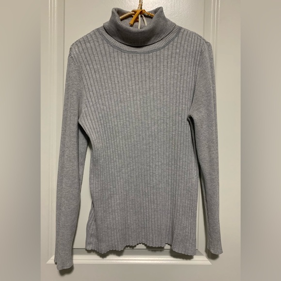 Women's gray sweatshirt - Picture 1 of 2